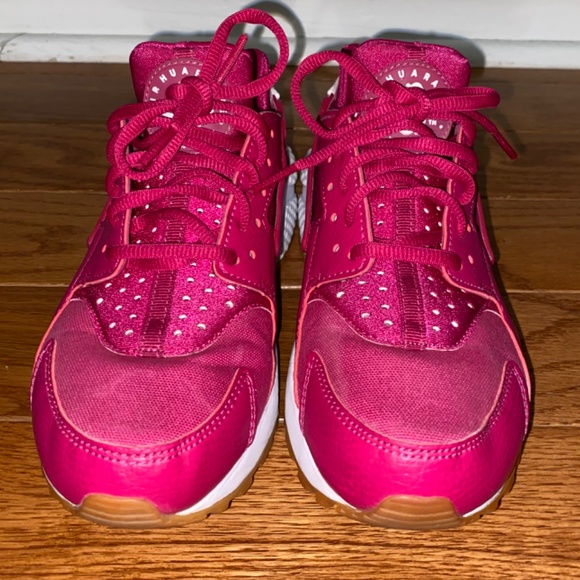 Women’s Nike Huarache in Magenta size 6 - Picture 3 of 5